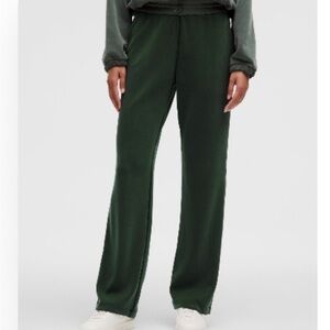 Lululemon Athletica Rainforest Green Softstreme Pant- 4 short